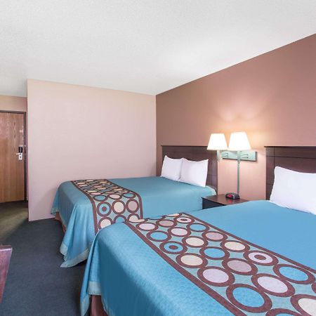 Super 8 By Wyndham Austin Mn Hotel Bagian luar foto