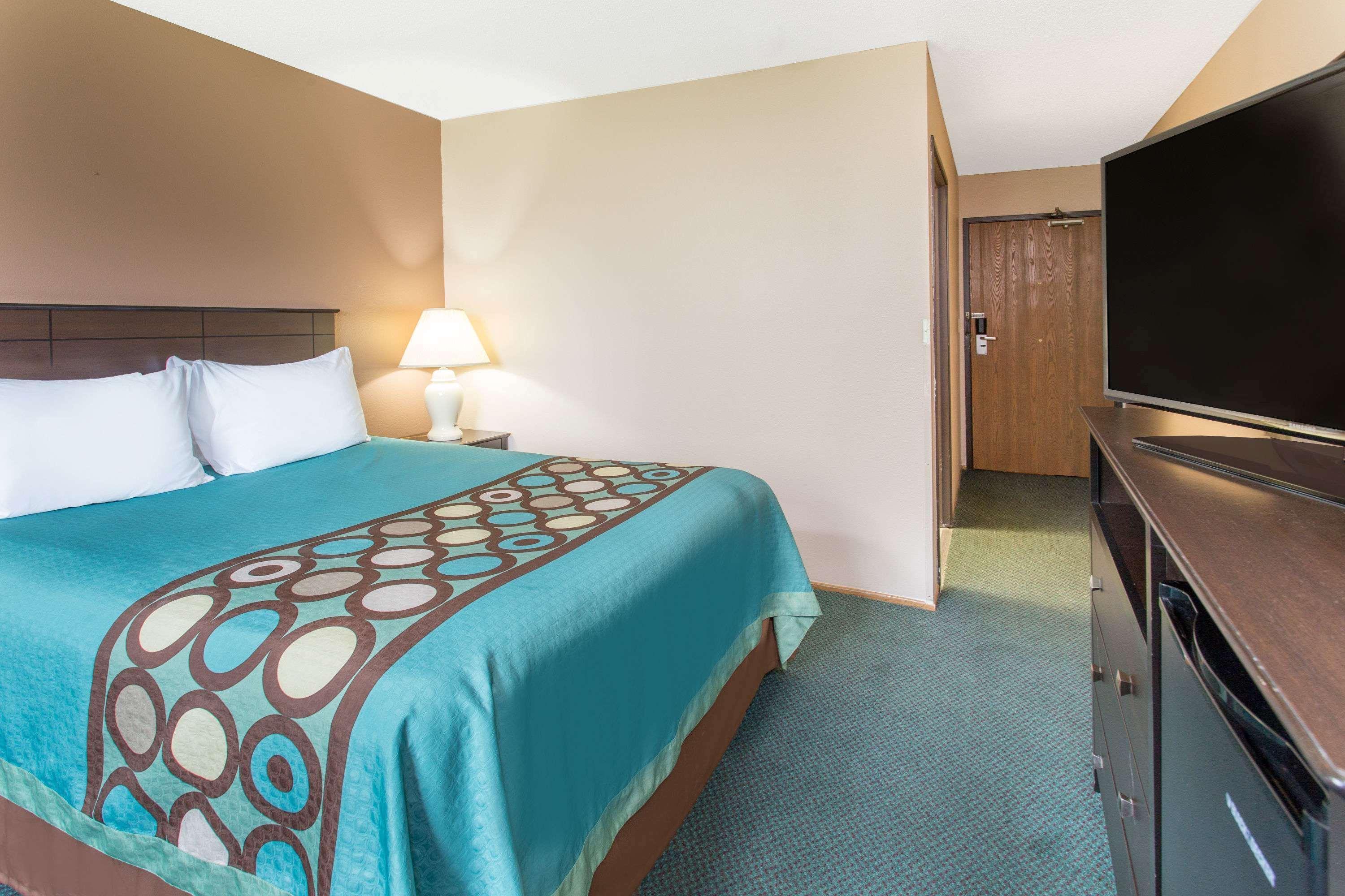 Super 8 By Wyndham Austin Mn Hotel Bagian luar foto