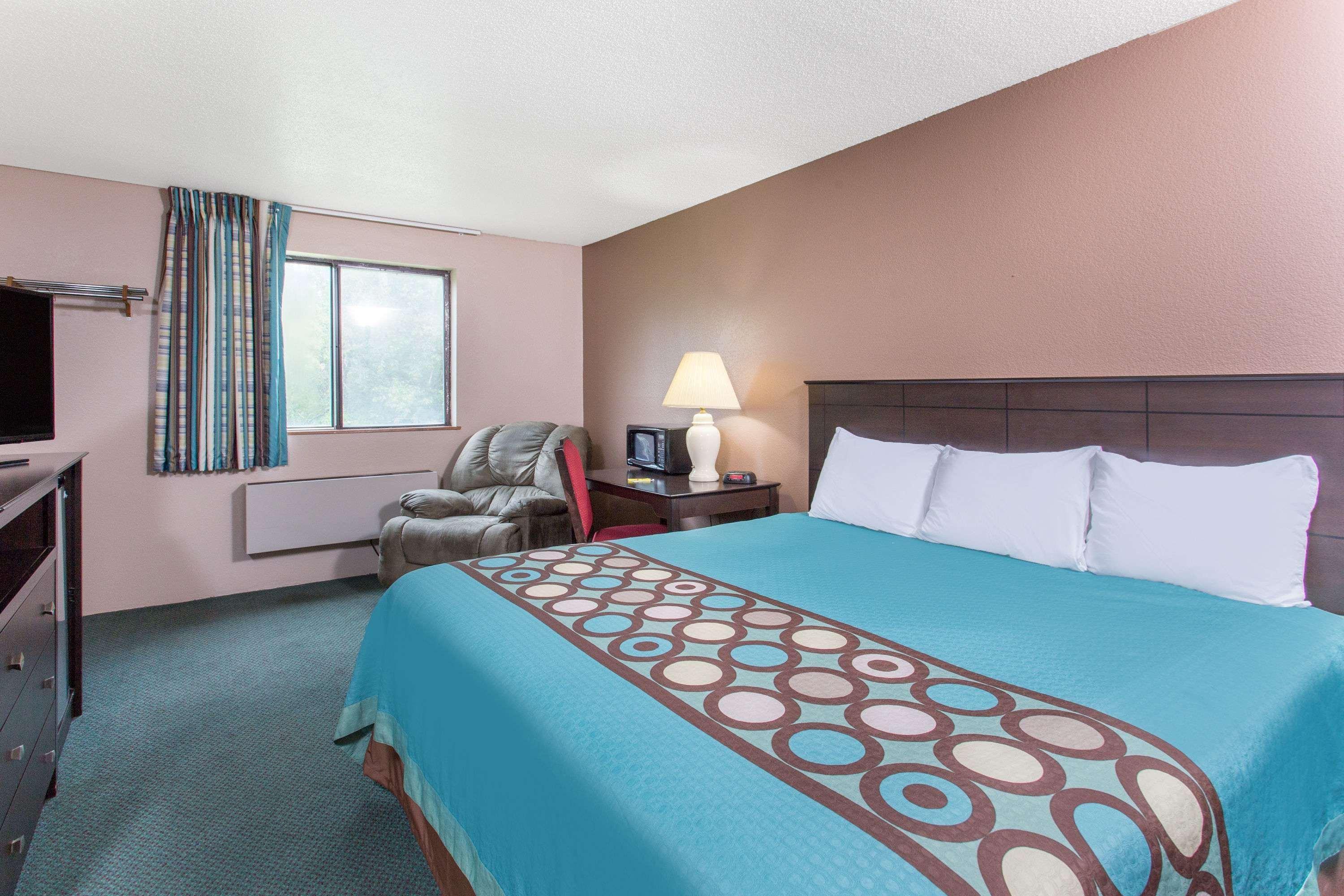 Super 8 By Wyndham Austin Mn Hotel Bagian luar foto