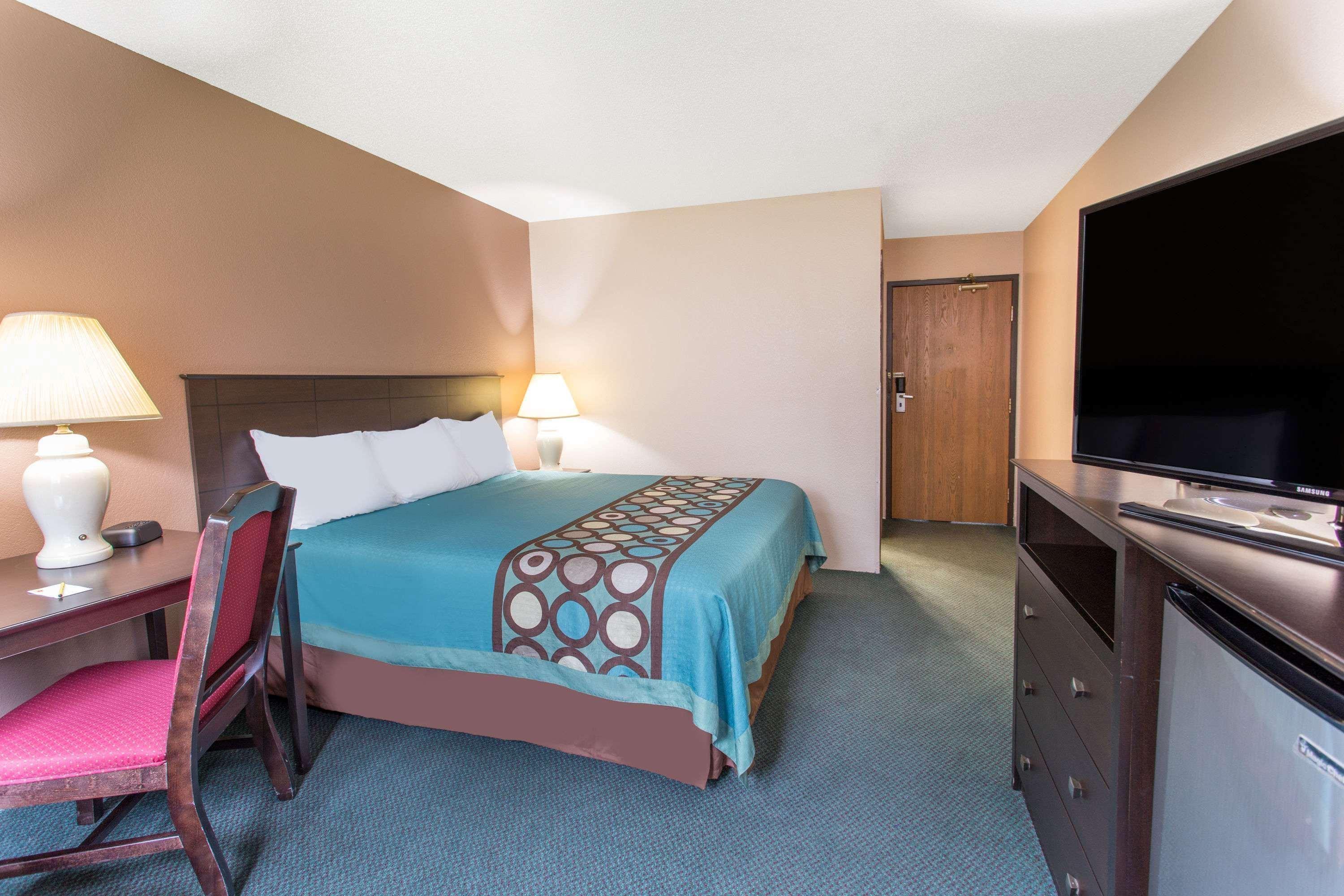 Super 8 By Wyndham Austin Mn Hotel Bagian luar foto