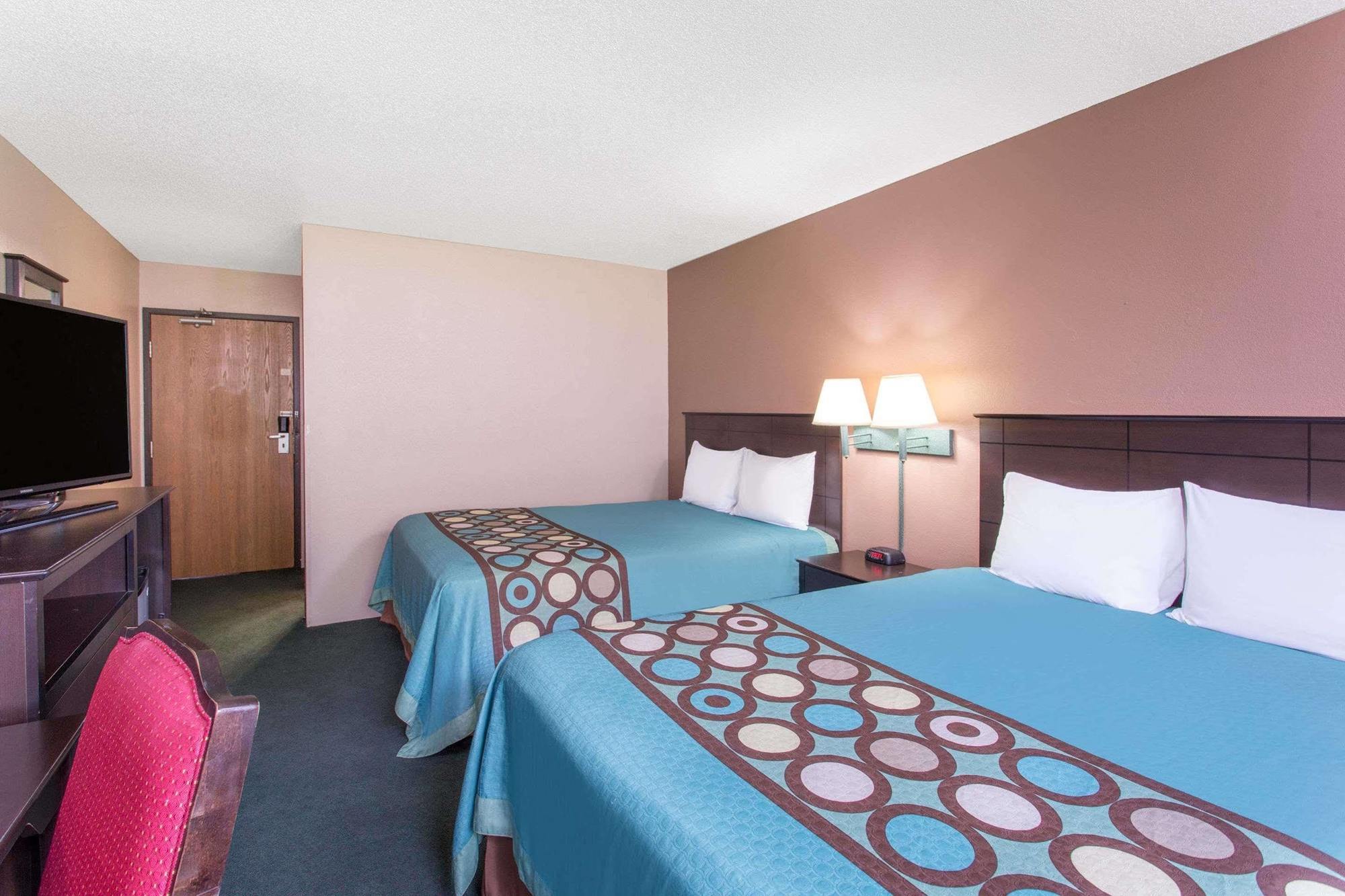 Super 8 By Wyndham Austin Mn Hotel Bagian luar foto